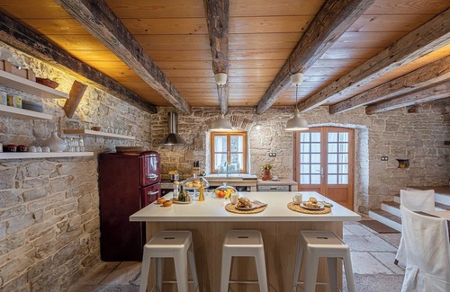 Kranjcici House | Holiday house Una * 1000 m2 secluded garden, BBQ, free WiFi