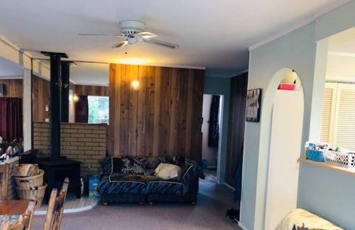 Waitarere Beach House | Holiday House with additional Sleepout to Rent Separately