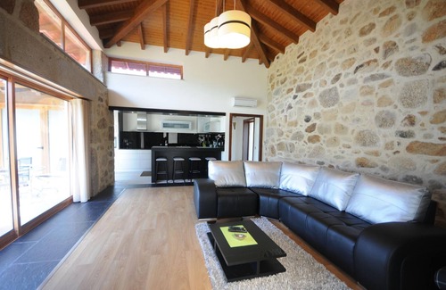 Aborim House | Holiday house with fireplace and panoramic view