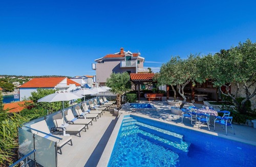 Razanj House | Holiday House with garden, close to the beach