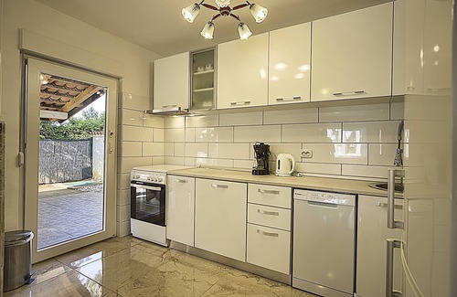 Valtura House | Holiday house with pool in nature