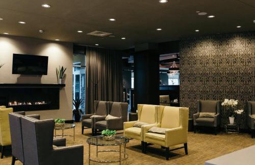 East Peoria Hotel | Holiday Inn and Suites East Peoria by IHG