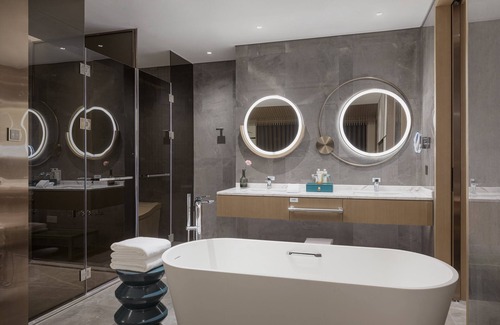 Deqing County Hotel | Holiday Inn Deqing Xinshi Ancient Town by IHG