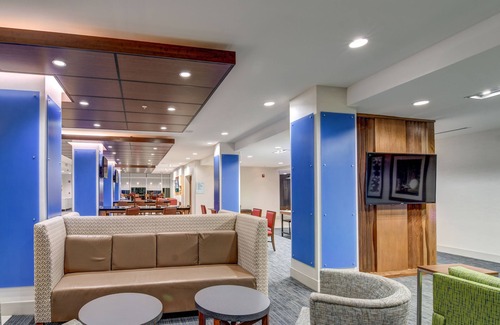 Fort Walton Beach Hotel | Holiday Inn Express Fort Walton Beach Central by IHG