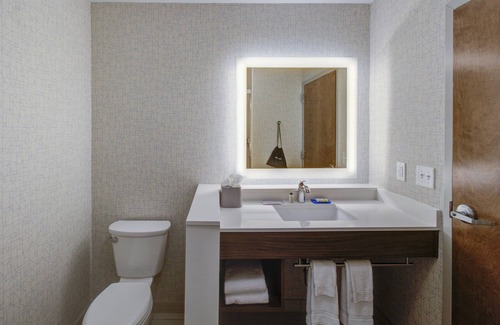 Fort Walton Beach Hotel | Holiday Inn Express Fort Walton Beach Central by IHG