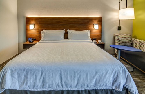 Fort Walton Beach Hotel | Holiday Inn Express Fort Walton Beach Central by IHG