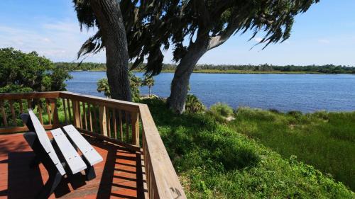 Crystal River Hotel | Holiday Inn Express Crystal River by IHG