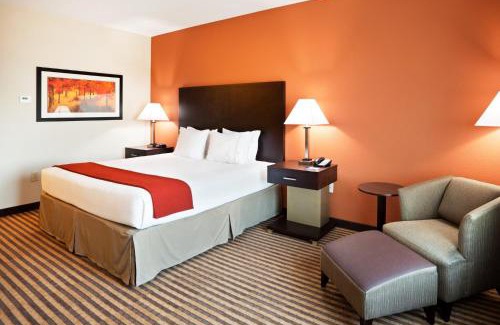 Matthews Hotel | Holiday Inn Express Charlotte Southeast - Matthews by IHG