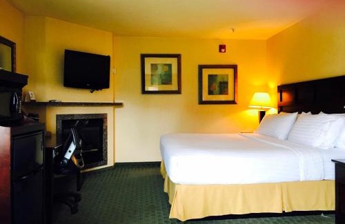 Fort Bragg Hotel | Holiday Inn Express Fort Bragg by IHG