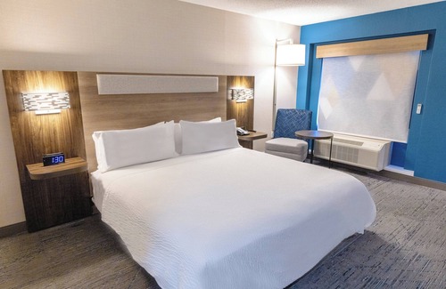 Neptune City Hotel | Holiday Inn Express Hotel of Neptune by IHG