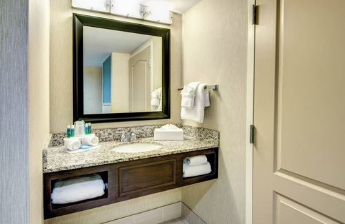 Neptune City Hotel | Holiday Inn Express Hotel of Neptune by IHG