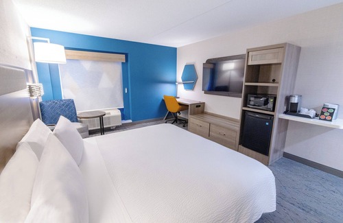 Neptune City Hotel | Holiday Inn Express Hotel of Neptune by IHG