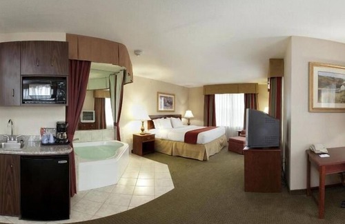 Reno Hotel | Holiday Inn Express Hotel & Suites Franklin-Oil City by IHG