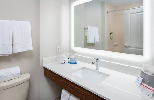 DeSoto Hotel | Holiday Inn Express Hotel & Suites Dallas South - Desoto by IHG