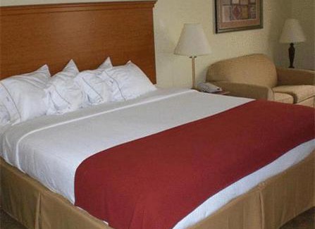 Zapata Hotel | Holiday Inn Express Hotel & Suites Zapata by IHG