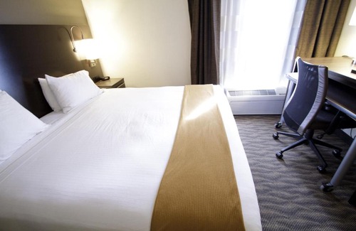 Colby Hotel | Holiday Inn Express Hotel & Suites Colby by IHG