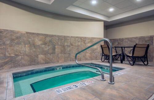 Hobbs Hotel | Holiday Inn Express Hotel & Suites Hobbs by IHG