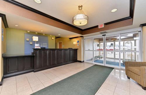 Charlotte Hotel | Holiday Inn Express Hotel & Suites Charlotte by IHG