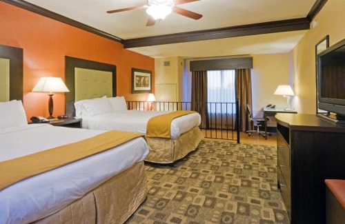 Columbia Hotel | Holiday Inn Express Hotel & Suites Columbia-Fort Jackson by IHG