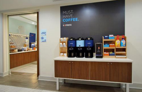Independence Hotel | Holiday Inn Express Independence - Kansas City by IHG