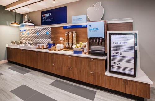 Indianapolis Hotel | Holiday Inn Express Indianapolis South by IHG