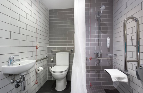 Watford Hotel | Holiday Inn Express London-Watford Junction by IHG