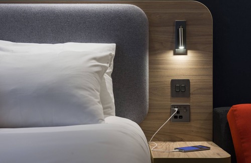 Luton Hotel | Holiday Inn Express London Luton Airport by IHG
