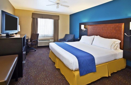 Mackinaw City Hotel | Holiday Inn Express Mackinaw City by IHG