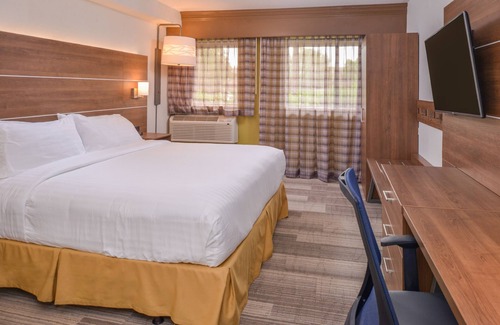 Palm Desert Hotel | Holiday Inn Express Palm-Desert by IHG