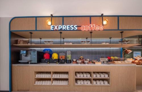 Donggang District Hotel | Holiday Inn Express Rizhao Oriental Colorful City