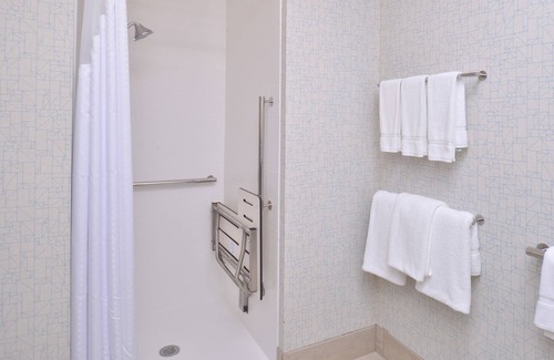 Carter Lake Hotel | Holiday Inn Express & Suites Omaha Airport by IHG