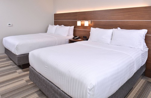Carter Lake Hotel | Holiday Inn Express & Suites Omaha Airport by IHG