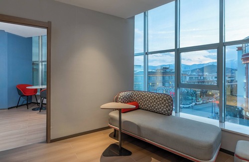 Shangri-La Hotel | Holiday Inn Express Shangri La by IHG