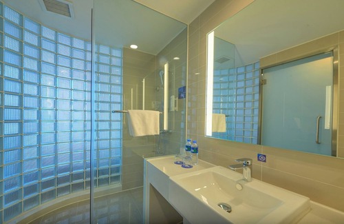 Shen He Hotel | Holiday Inn Express Shenyang North Station by IHG