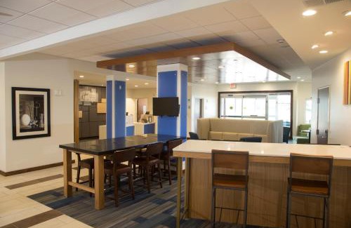 Port Huron Hotel | Holiday Inn Express & Suites Port Huron by IHG