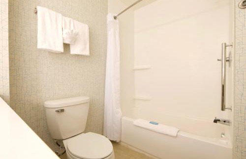 Port Huron Hotel | Holiday Inn Express & Suites Port Huron by IHG