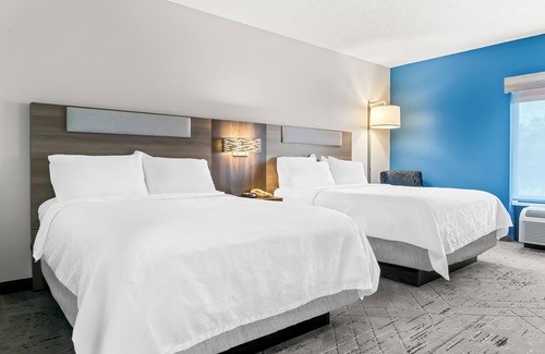 Roseville Hotel | Holiday Inn Express & Suites Detroit North - Roseville by IHG