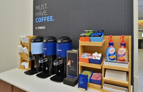 Farmington Hotel | Holiday Inn Express & Suites Farmington Bloomfield by IHG