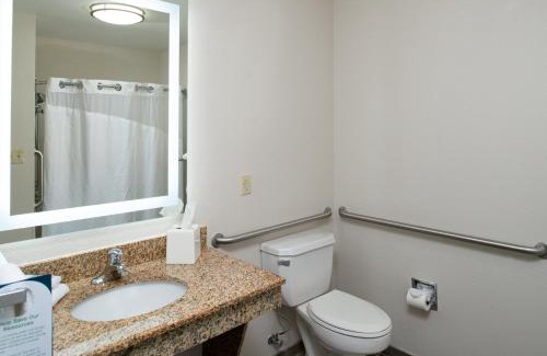 Farmington Hotel | Holiday Inn Express & Suites Farmington Bloomfield by IHG