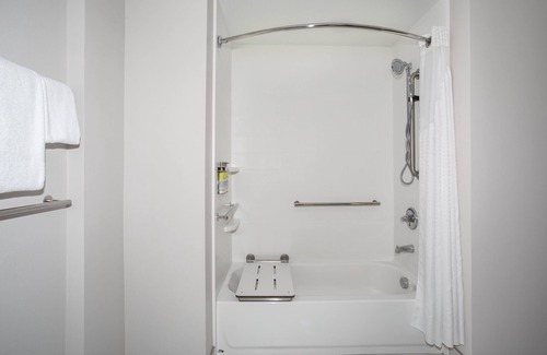 Sterling Hotel | Holiday Inn Express & Suites Sterling by IHG