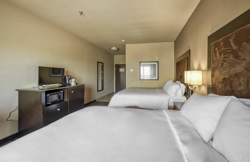Beeville Hotel | Holiday Inn Express Suites Beeville by IHG