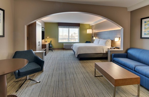 Columbus Hotel | Holiday Inn Express & Suites Columbus – Fort Benning Maingate by IHG