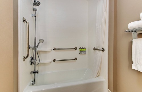 Columbus Hotel | Holiday Inn Express & Suites Columbus – Fort Benning Maingate by IHG