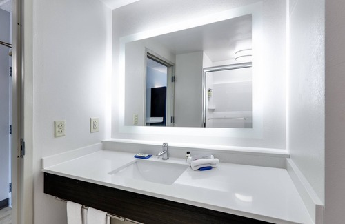 Dublin Hotel | Holiday Inn Express & Suites Dublin by IHG