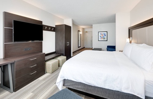 Dublin Hotel | Holiday Inn Express & Suites Dublin by IHG