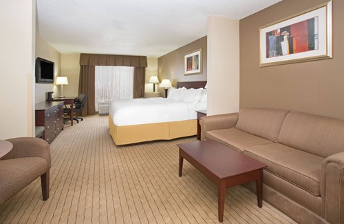 Minot Hotel | Holiday Inn Express & Suites Minot by IHG