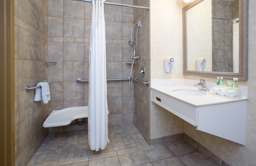 Minot Hotel | Holiday Inn Express & Suites Minot by IHG
