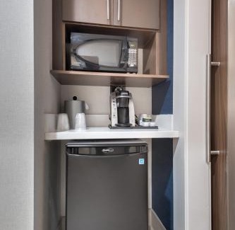 Dallas Hotel | Holiday Inn Express & Suites Dallas North - Addison by IHG