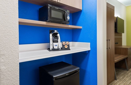 Summit Station Hotel | Holiday Inn Express & Suites Columbus Airport East by IHG