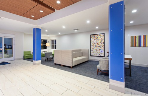 Corona Hotel | Holiday Inn Express & Suites Corona by IHG